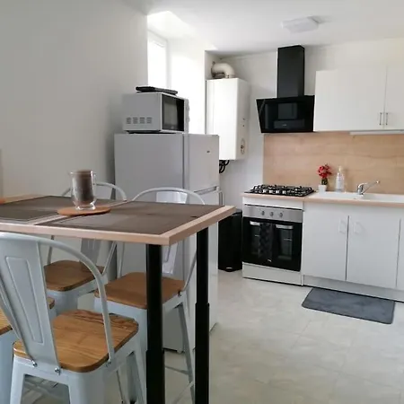 아파트 Chill 4 Pers Boite A Cle 24 Sur 7 Netflix & Wifi 주앵빌